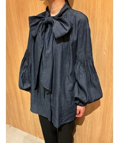 Mila Owen（ミラオーウェン）の「ボウタイ付き袖ボリュームデニム