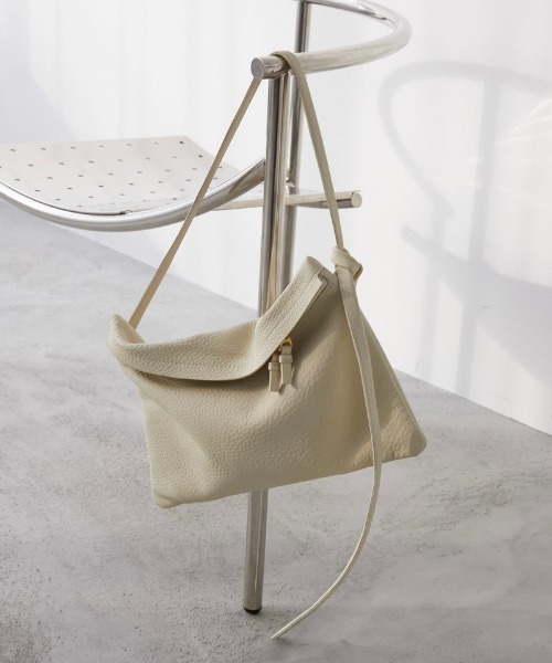 ITTI（イッチ）の「【LA PEAU DE GEM×ITTI】ショルダーレザーバッグ