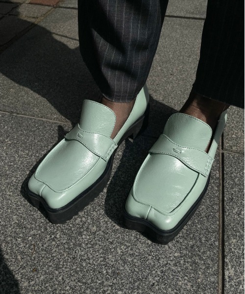 Ameri（アメリ）の「WAVE CUTTING PLATFORM LOAFER（ローファー）」 - WEAR