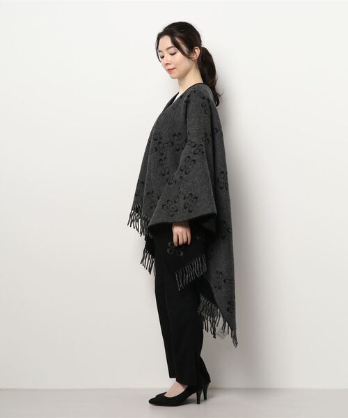 COACH（コーチ）の「リバーシブル シグネチャー モノグラム ポンチョ