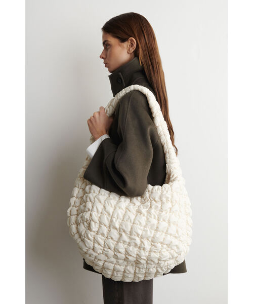 オーバーサイズ キルトショルダーバッグ（ショルダーバッグ）｜COS