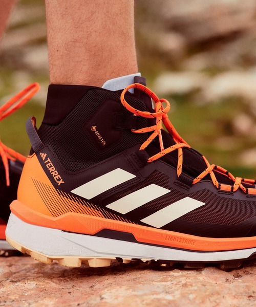 adidas（アディダス）の「テレックス スカイチェイサー テック ミッド