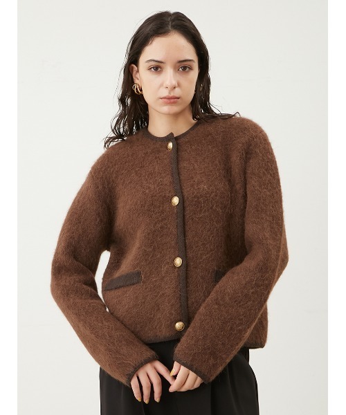 Mila Owen（ミラオーウェン）の「金釦短丈アルパカニットカーデ
