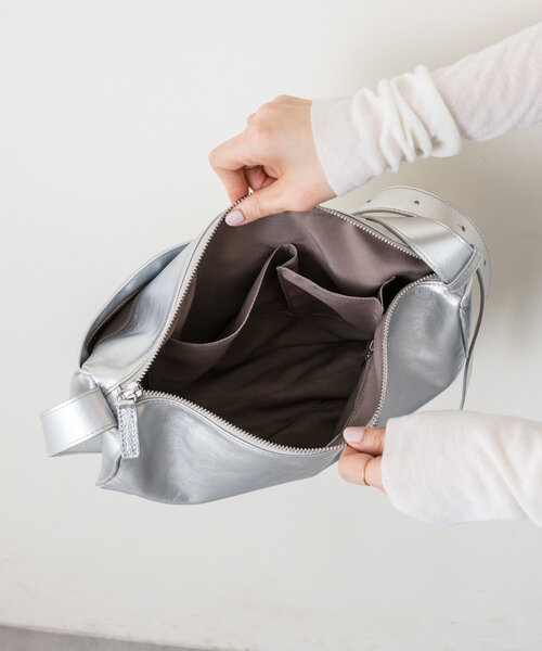 ear PAPILLONNER（イアパピヨネ）の「《本革/470g》スワロ―マチ