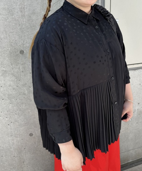 ear PAPILLONNER（イアパピヨネ）の「《いくまり監修》アシメプリーツ