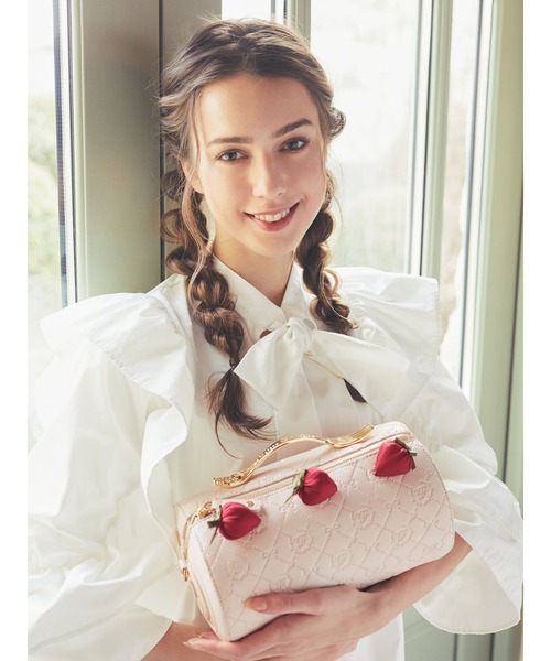 Maison de FLEUR（メゾンドフルール）の「モノグラムロールケーキ