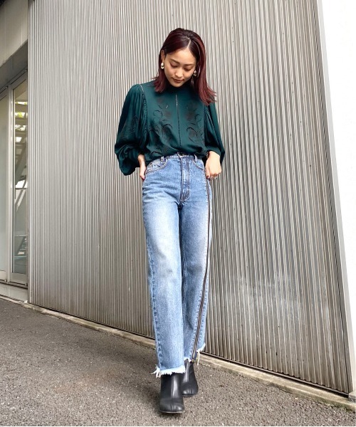 Ameri（アメリ）の「LADY EMBROIDERY PUFF BLOUSE（シャツ/ブラウス