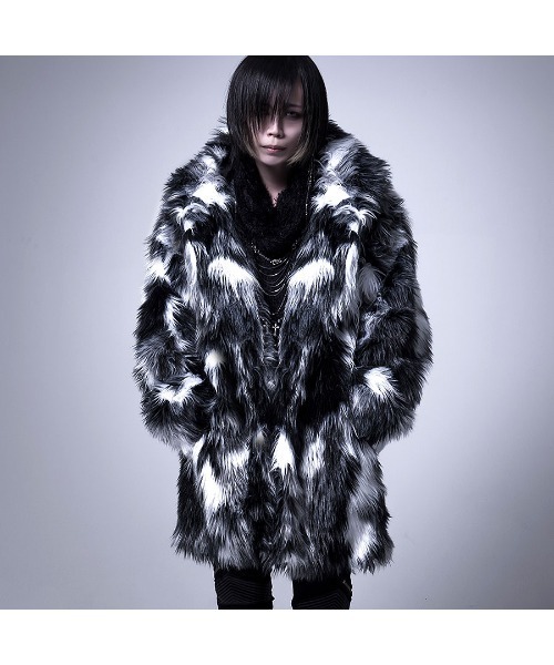 CIVARIZE（シヴァーライズ）の「『CIVARIZE』モノトーンボリューム