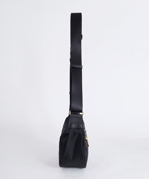 VIOLAd'ORO（ヴィオラドーロ）の「【VIOLAd'ORO】ナイロンボディバッグ