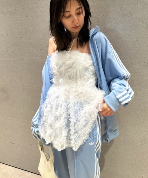 SNIDEL（スナイデル）の「チュール刺繍ベアペプラムTOPS（Tシャツ