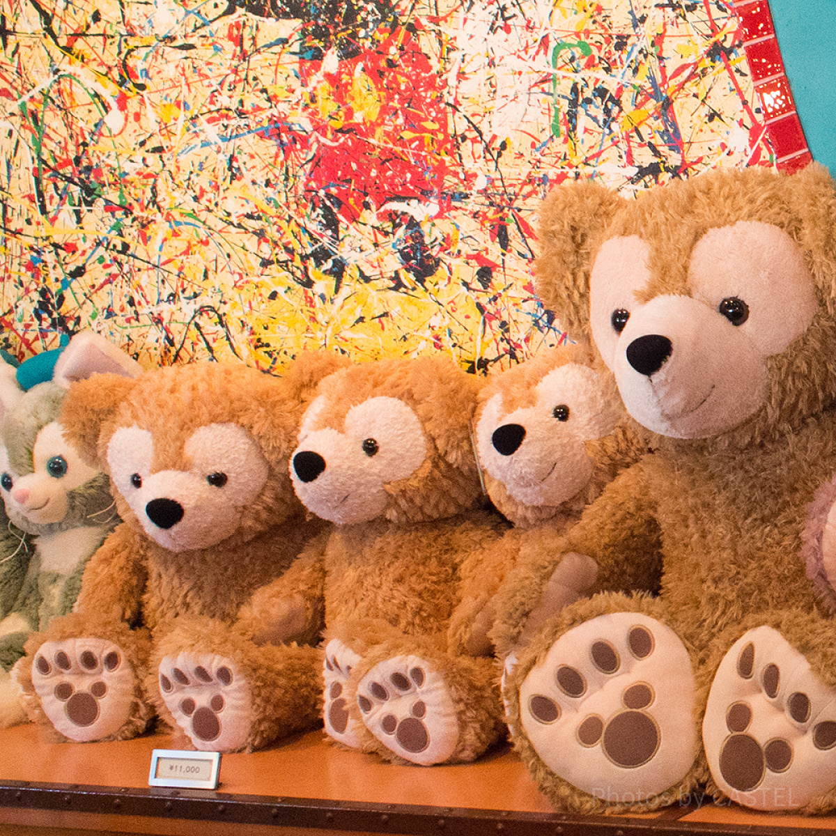 ダッフィーのぬいぐるみMサイズ（左）とLサイズ（右）| キャステル