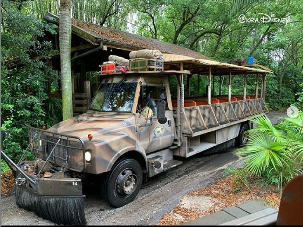 キリマンジャロ・サファリのトラック| キャステル | CASTEL ディズニー情報