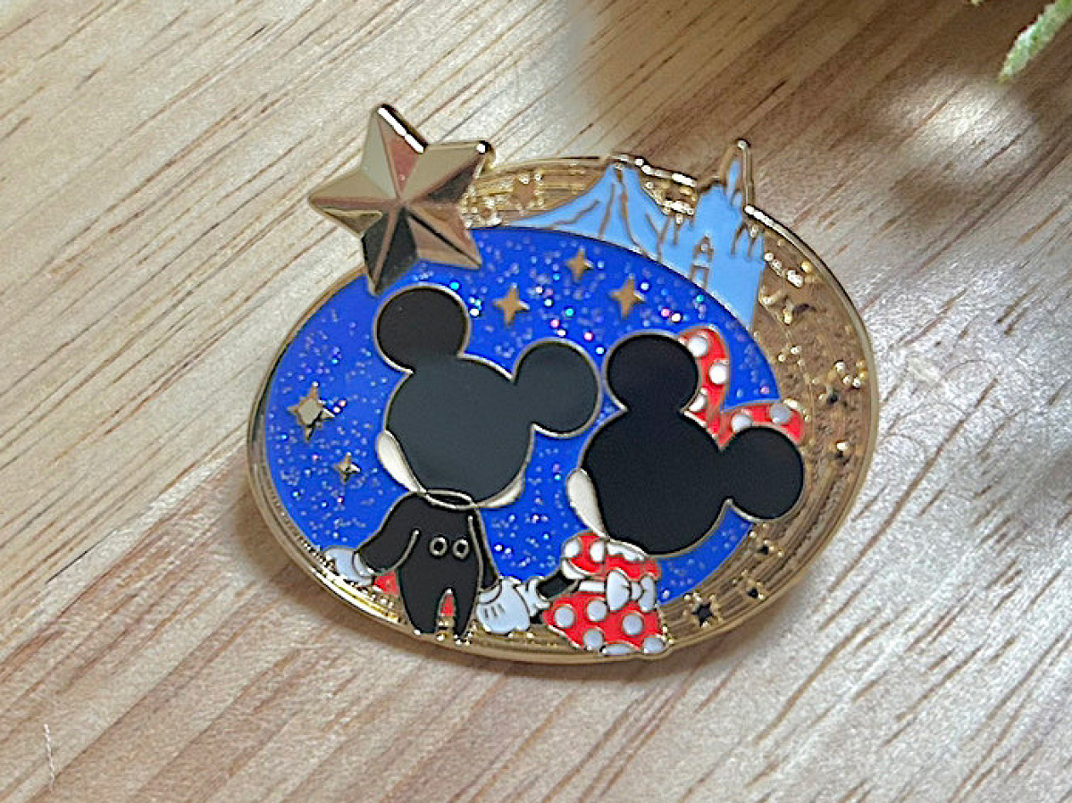 ミッキーとミニーのピンバッジ（17:00以降限定）| キャステル | CASTEL