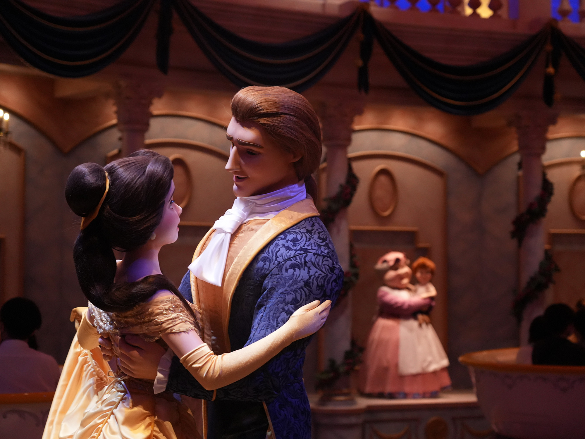 徹底解説】美女と野獣のアトラクションの仕組み！カップ型ライドや野獣