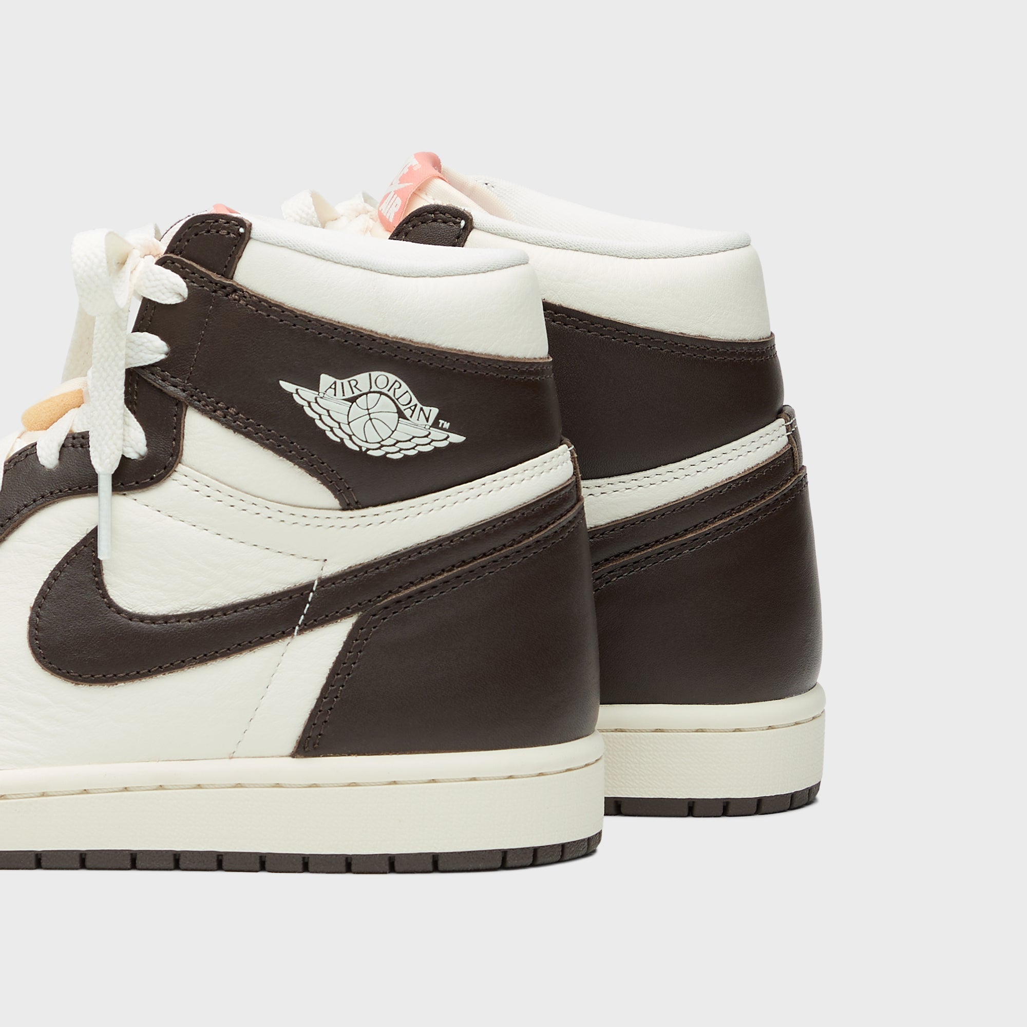 Nike WMNS Air Jordan 1 Retro High OG - Baroque Brown / Sail