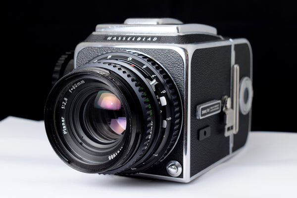 Hasselblad 500c/m Zeiss planar 80mm 2.8 + 2x film back | CameraClix