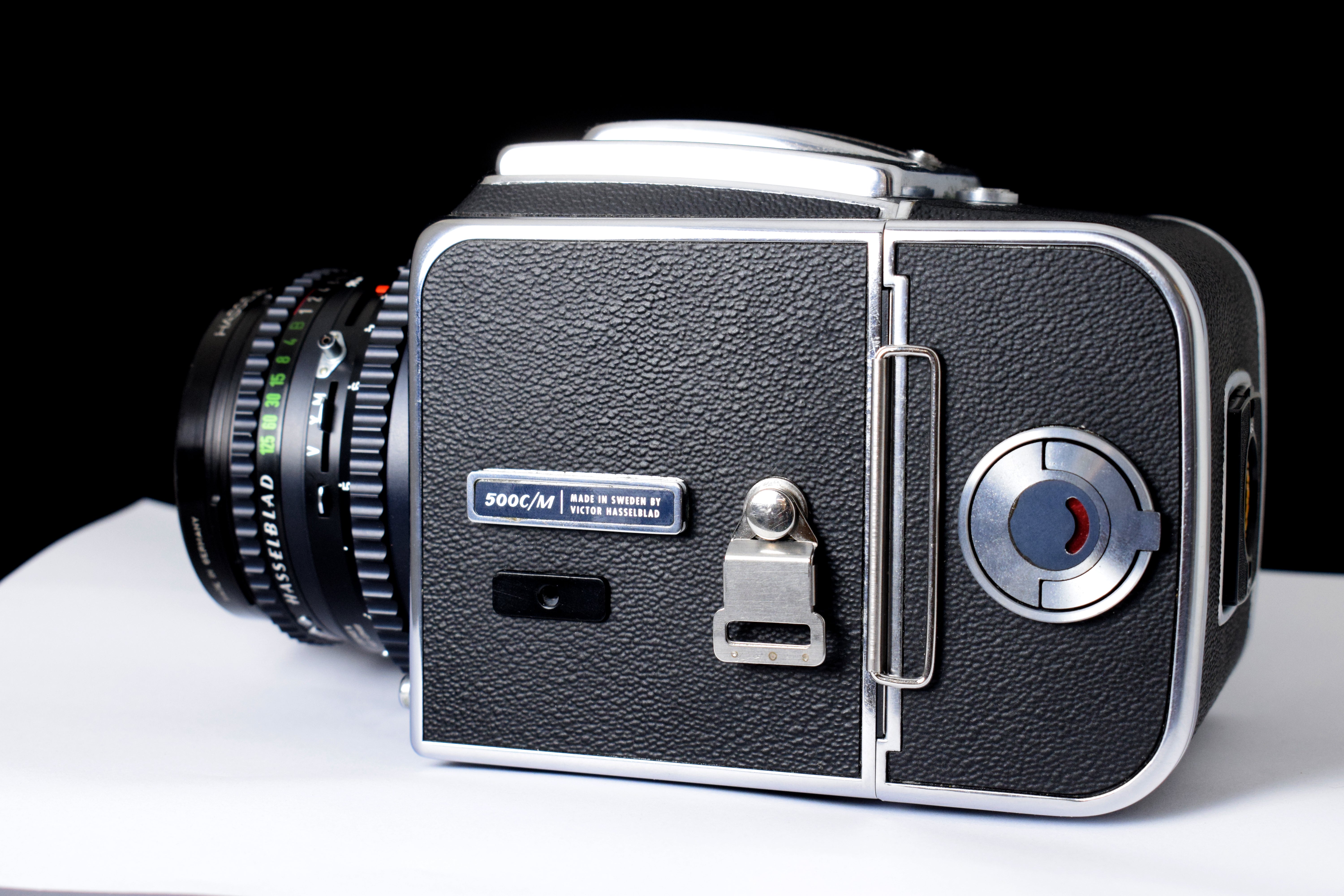 Hasselblad 500c/m Zeiss planar 80mm 2.8 + 2x film back | CameraClix