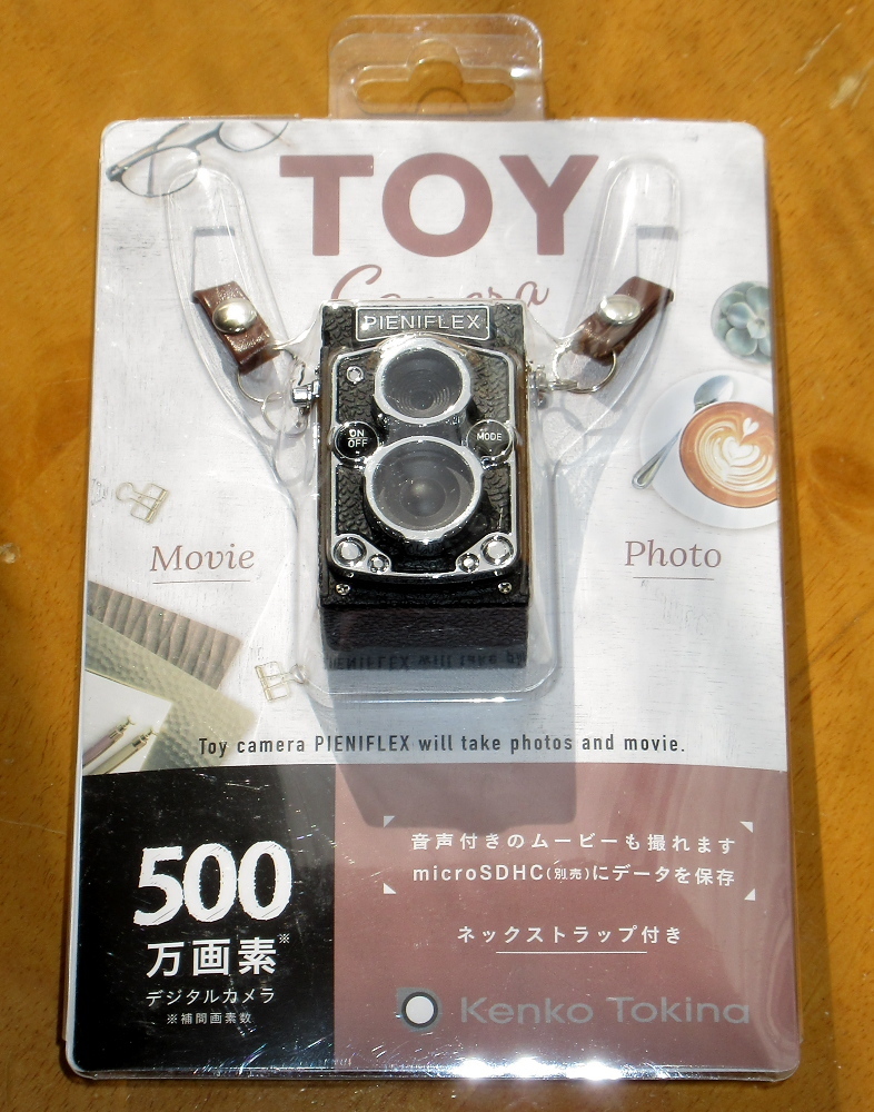 トイカメラ PIENIFLEX（ピエニフレックス）。見た目が二眼レフ風で楽し