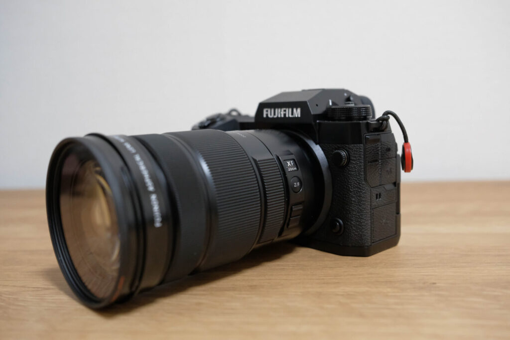 実機レビュー】富士フイルムのカメラで動画撮影するなら必須レンズ
