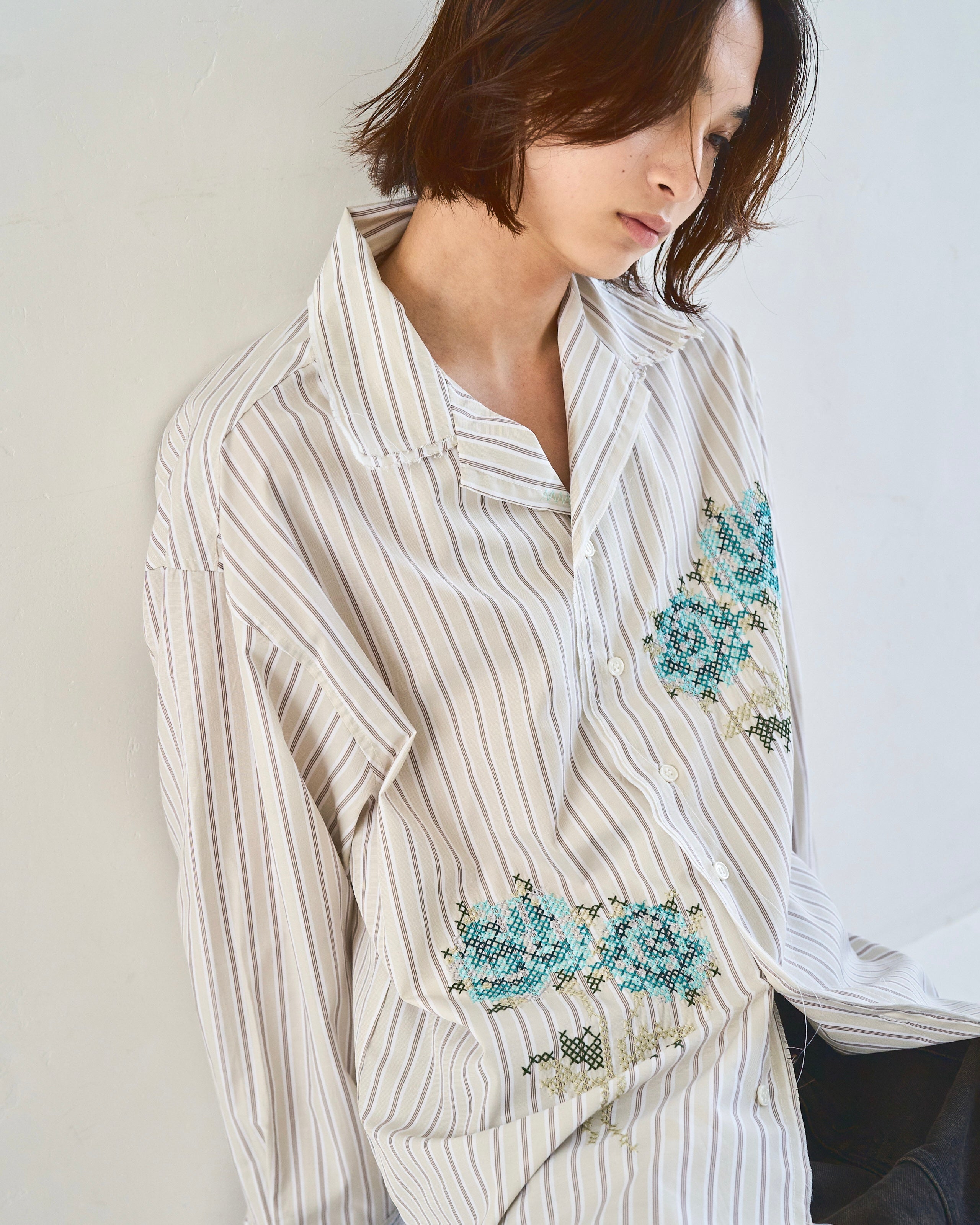flower embroidery cut off stripe l/s shirt – CAMPHOR WOOD
