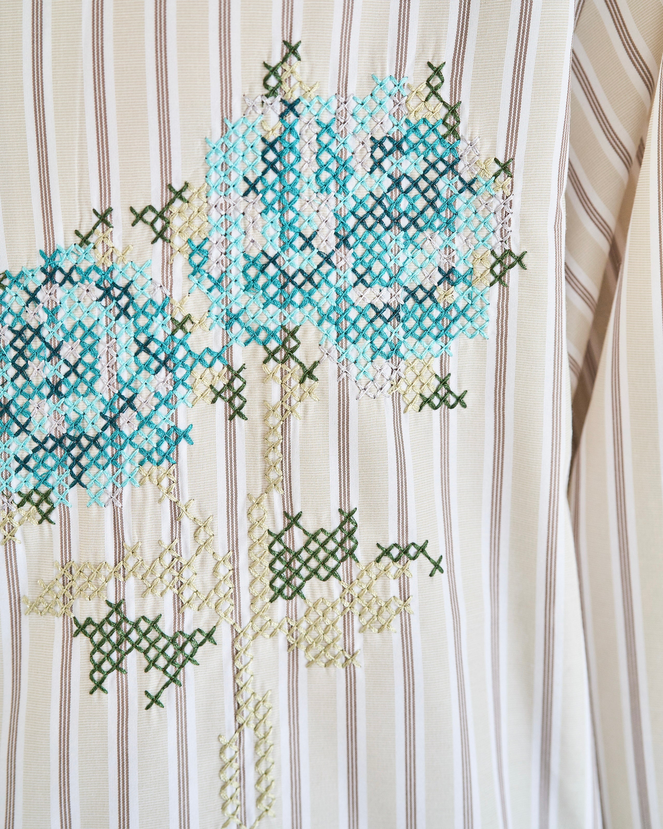 flower embroidery cut off stripe l/s shirt – CAMPHOR WOOD