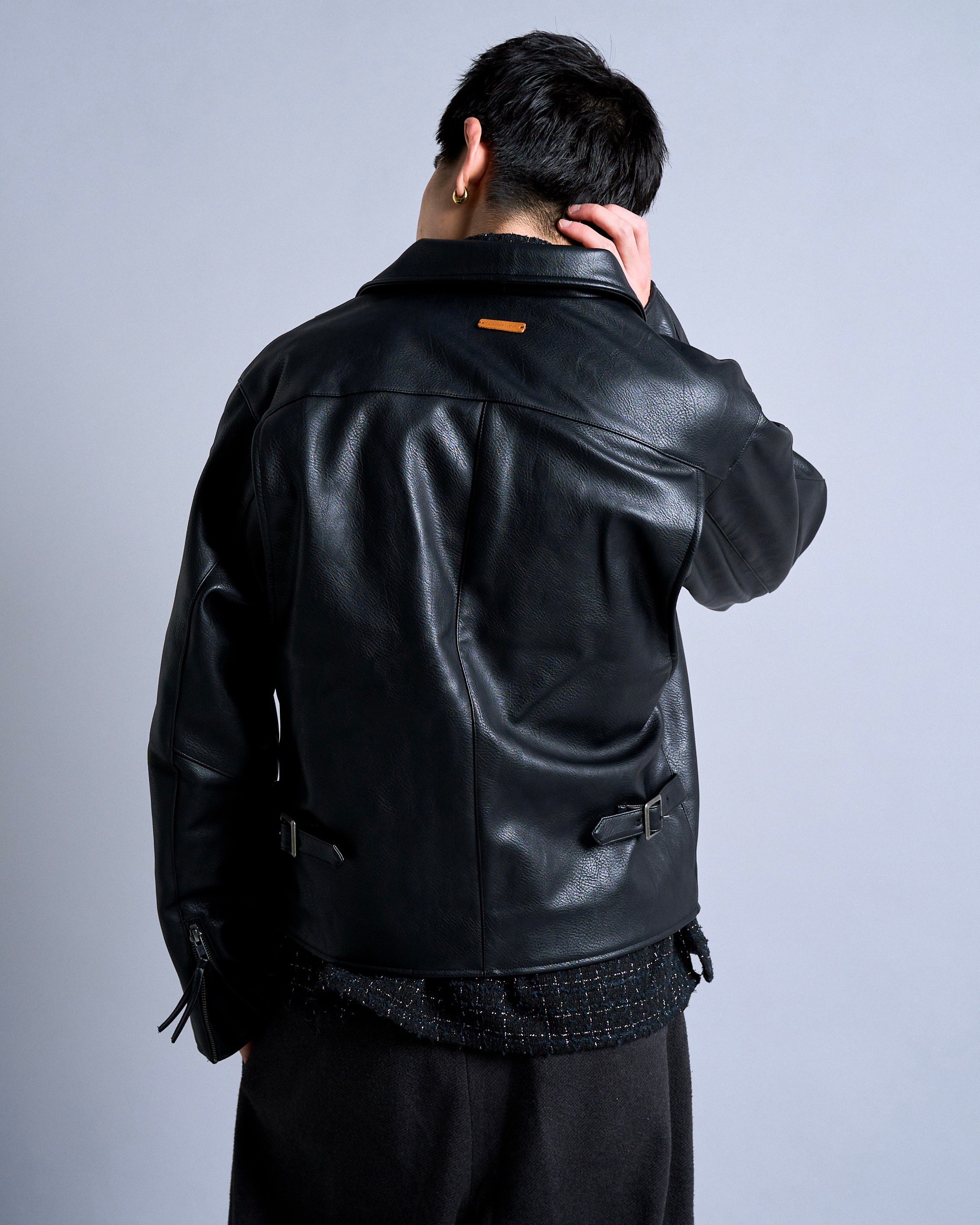 short length zipped PU-leather sport jacket – CAMPHOR WOOD