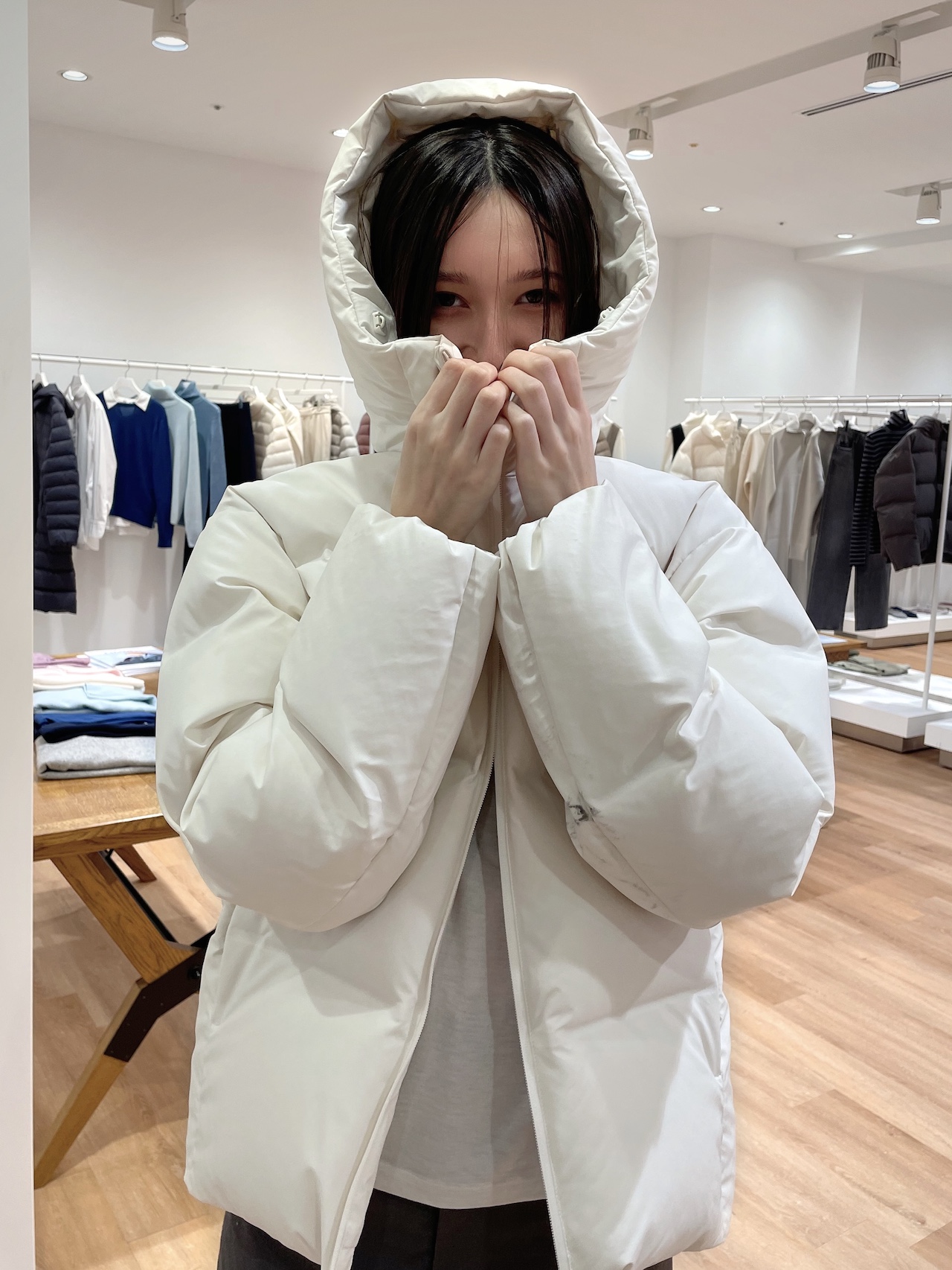 ユニクロの「白ダウン」5枚を試着。着痩せやデザインで選ぶ〝No.1