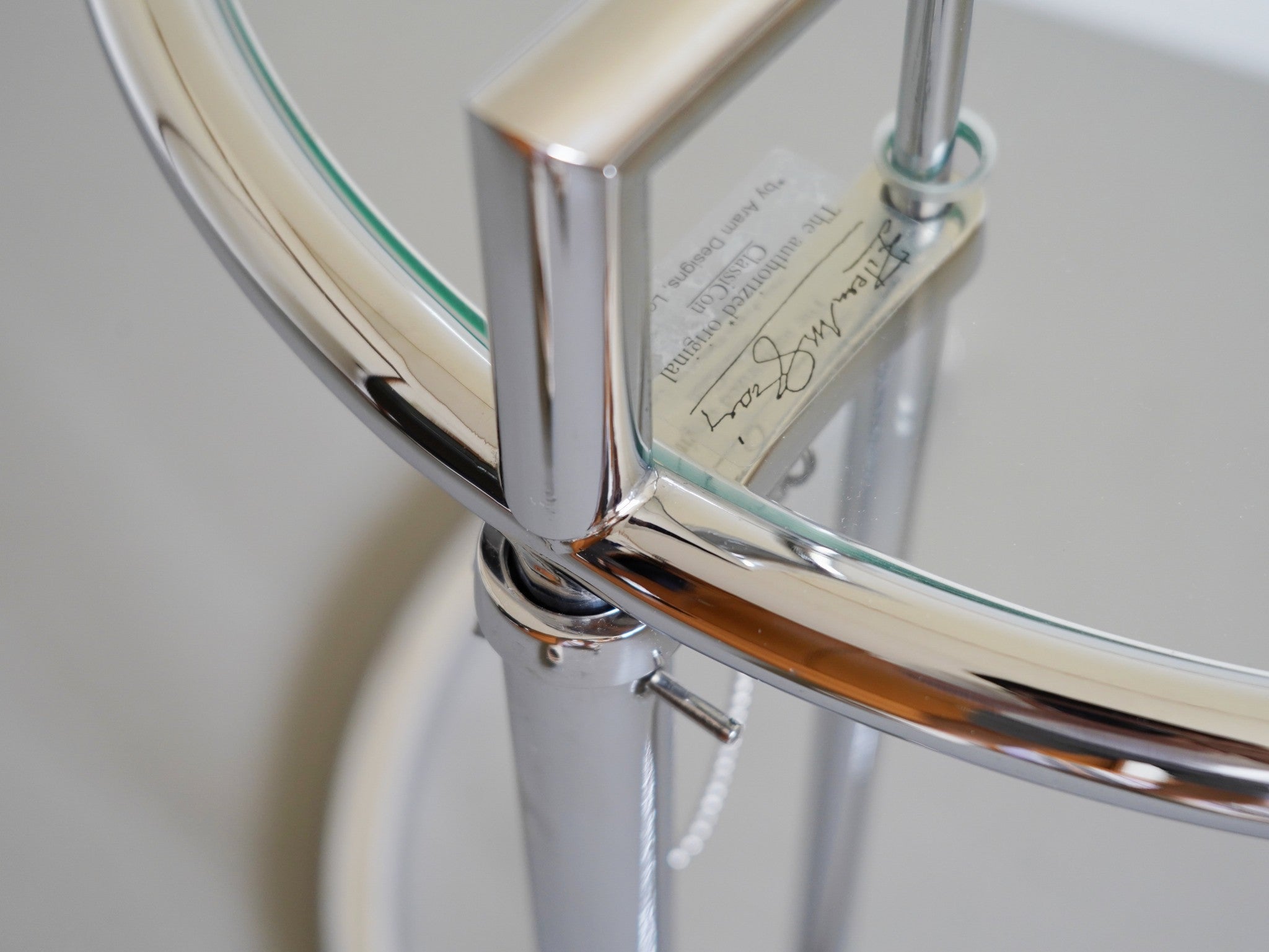 アイリーン・グレイ E1027 アジャスタブルテーブル クラシコン