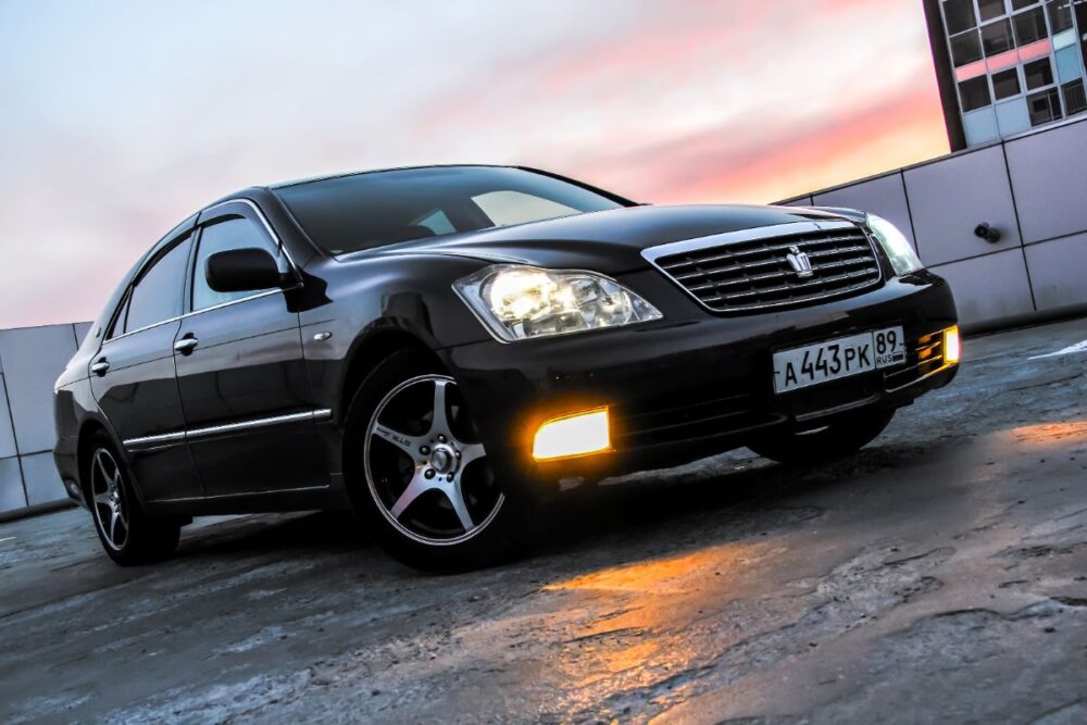 ゼロクラウン】トヨタ クラウン 180系の歴史と評価を解説！最新中古車