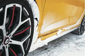 アルピーヌA110とルノー・メガーヌR.S.トロフィーで日本のモンテカルロ