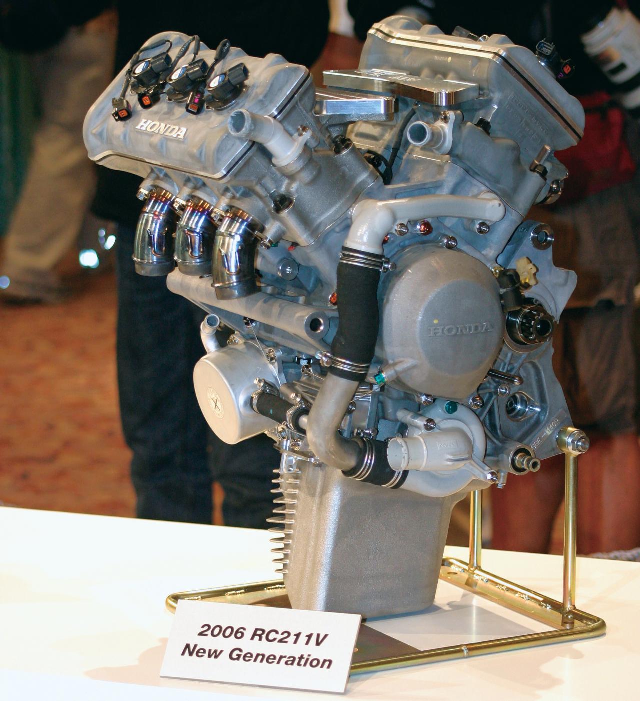 内燃機関超基礎講座 | V型5気筒のメカニズム［ホンダRC211V］｜Motor