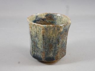 伊賀焼 忠央窯 面取ぐい呑み 焼〆苔肌 | 暮らしの和食器・陶器「陶空間