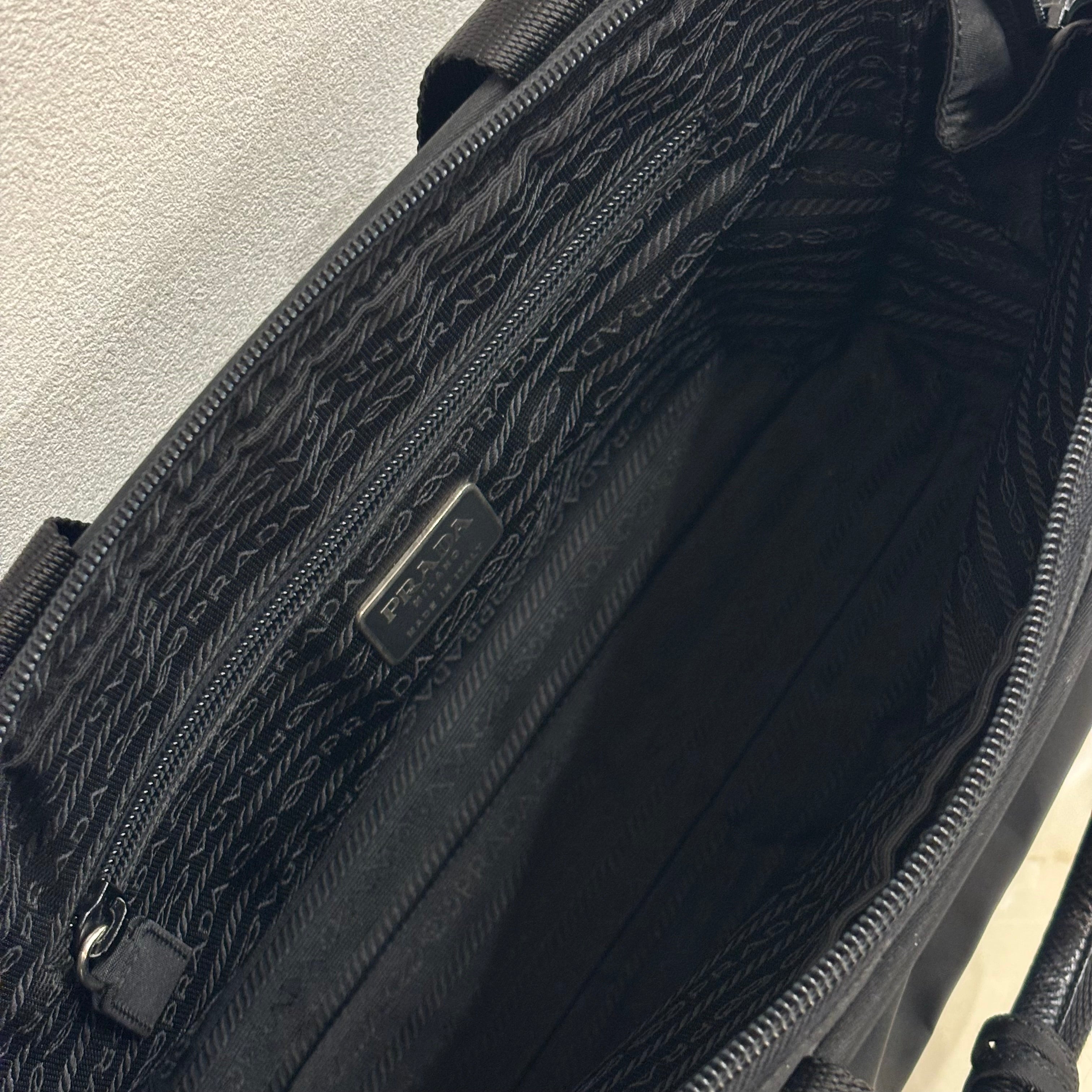 PRADA テスート ハンドバッグ