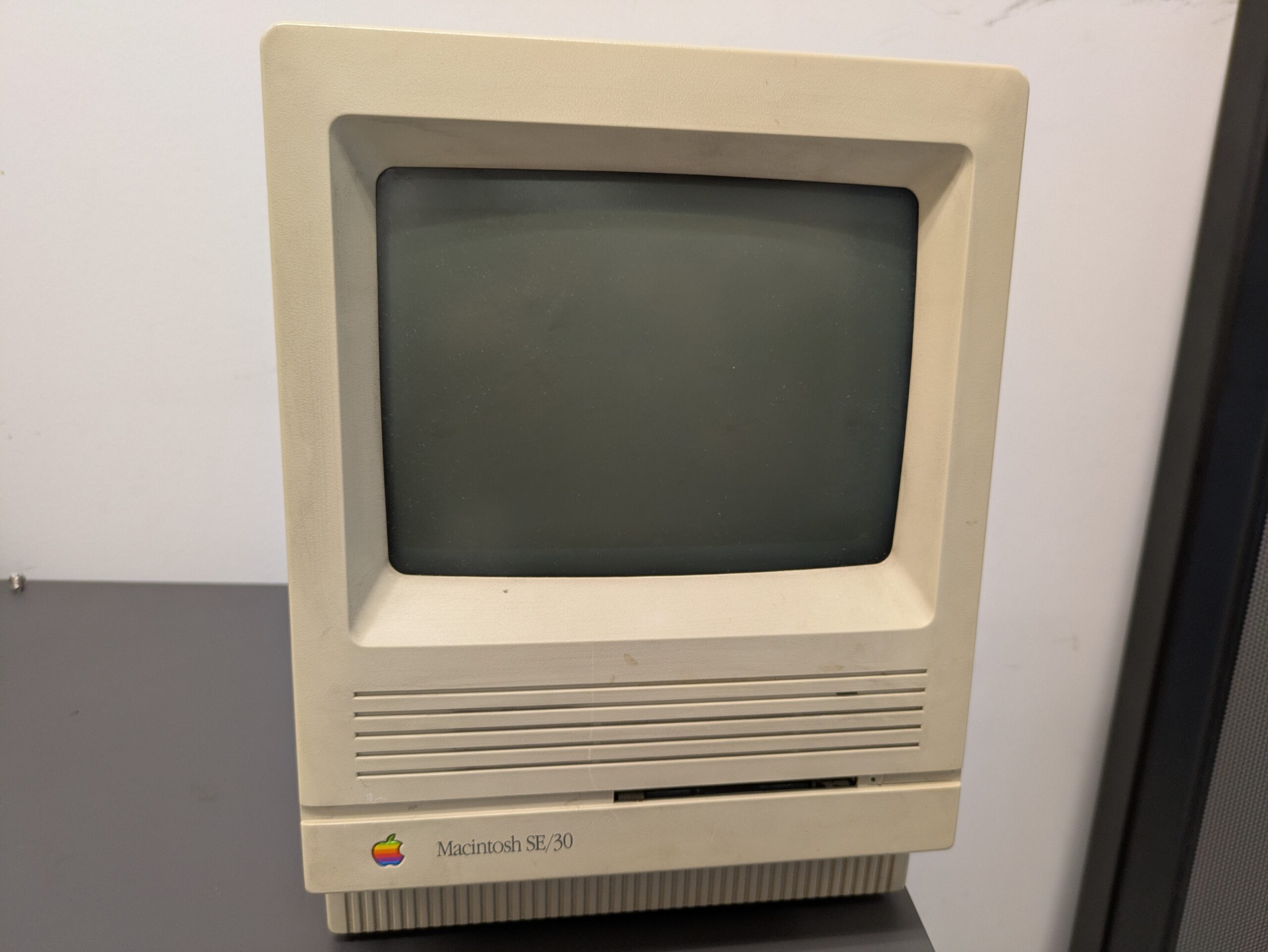 Apple Macintosh SE/30 - School of Computer Science