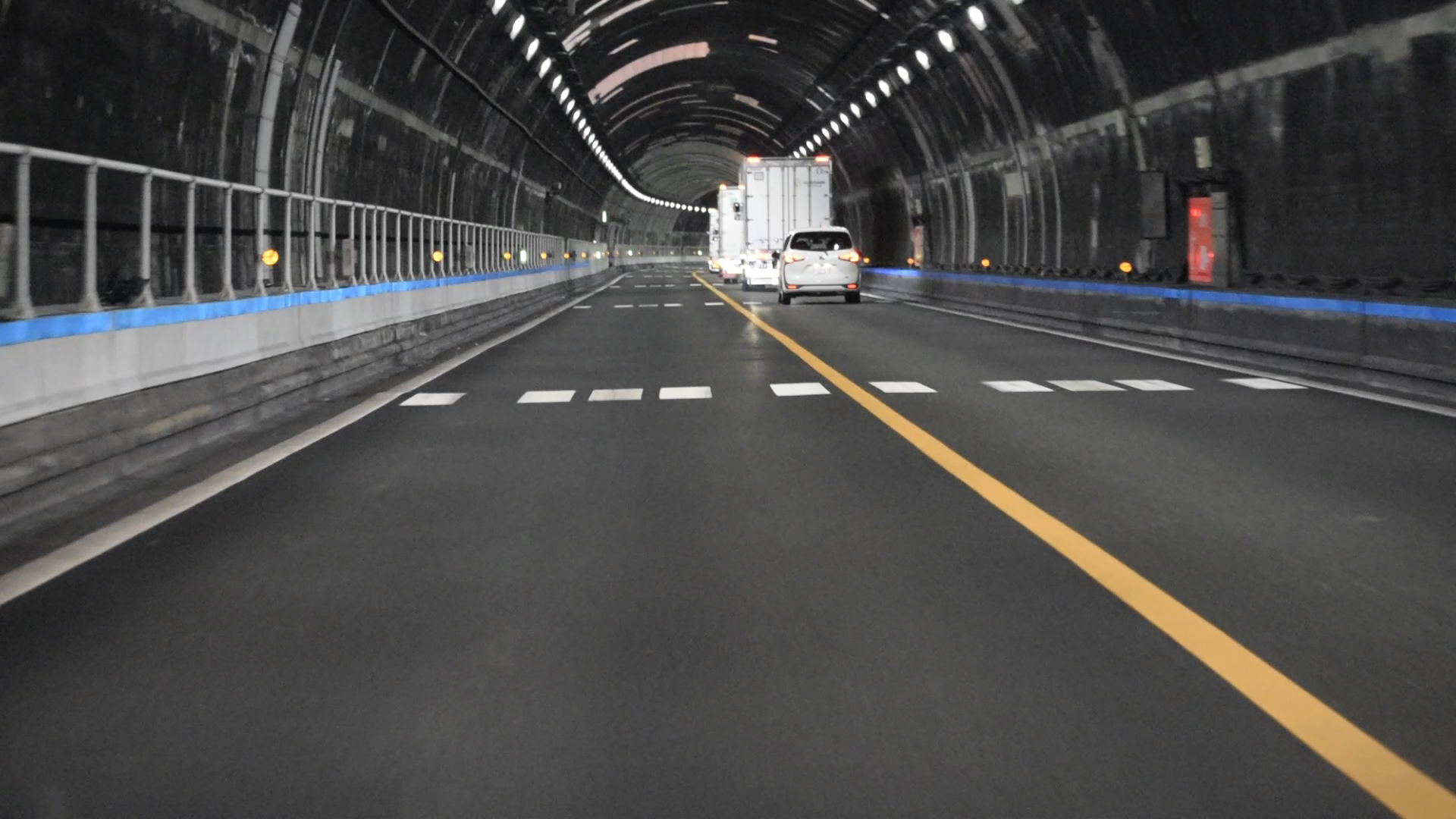 新技術情報 視線誘導標ライン エヌティーダブリュー株式会社 | 新技術