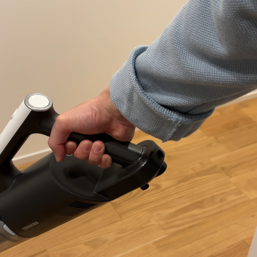 TOSHIBA（東芝） 掃除機 コードレス サイクロンクリーナー 強力 軽量