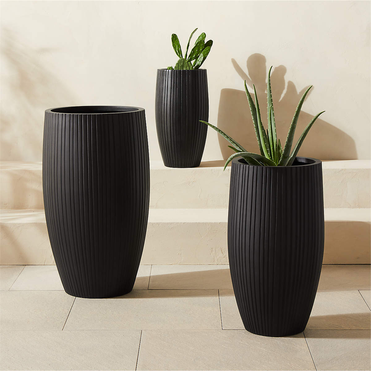 Zadie Black Resin Indoor/Outdoor Large Planter 25.25