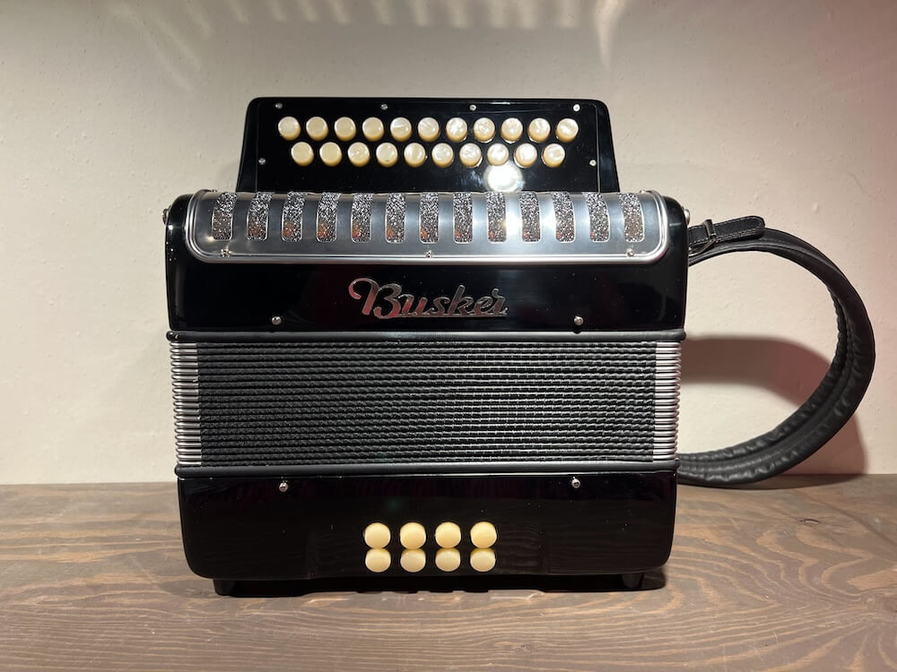 ケルトの笛屋さん | 商品詳細 | [中古楽器] ボタン式アコーディオン C