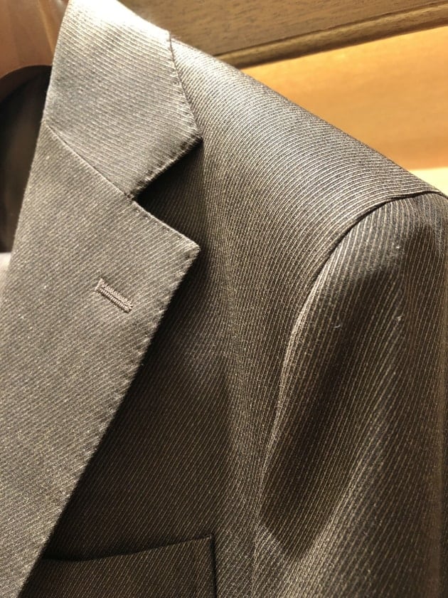 De Petrillo」大人のブラウンスーツはキャバルリーツイルで