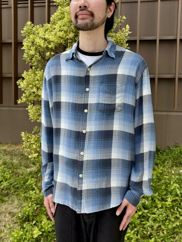 レギュラーカラーのレーヨンシャツ。REMI RELIEFから人気のチェック