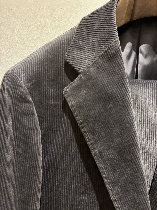25AW〈BEAMS F〉 オススメ グレーコーデュロイ スーツ｜ビームス 広島