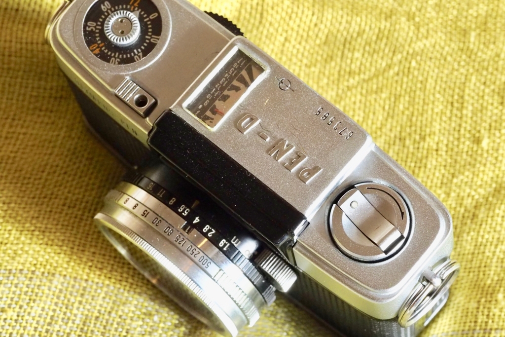 D」はデラックスの「PEN D」 オリンパスのハーフカメラ - 〜 タバスコ