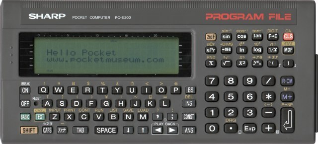 27.2台目のポケコンを買った（シャープ PC-E200） - “RUN” それは魔法