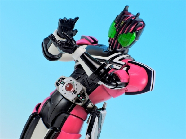 S.H.フィギュアーツ 真骨彫製法 仮面ライダーディケイド レビュー - YO