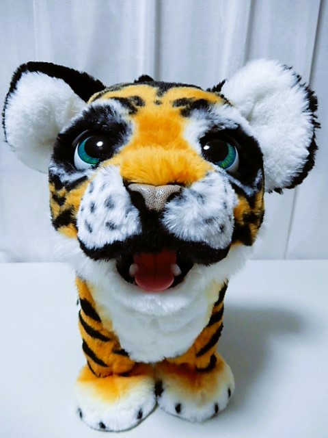 ファーリアル ロアーリング・タイラー - 小さな世界