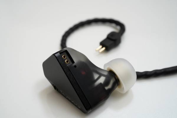 抜群の定位感は価格以上！推しの楽器が聞き取りやすい有線イヤホン