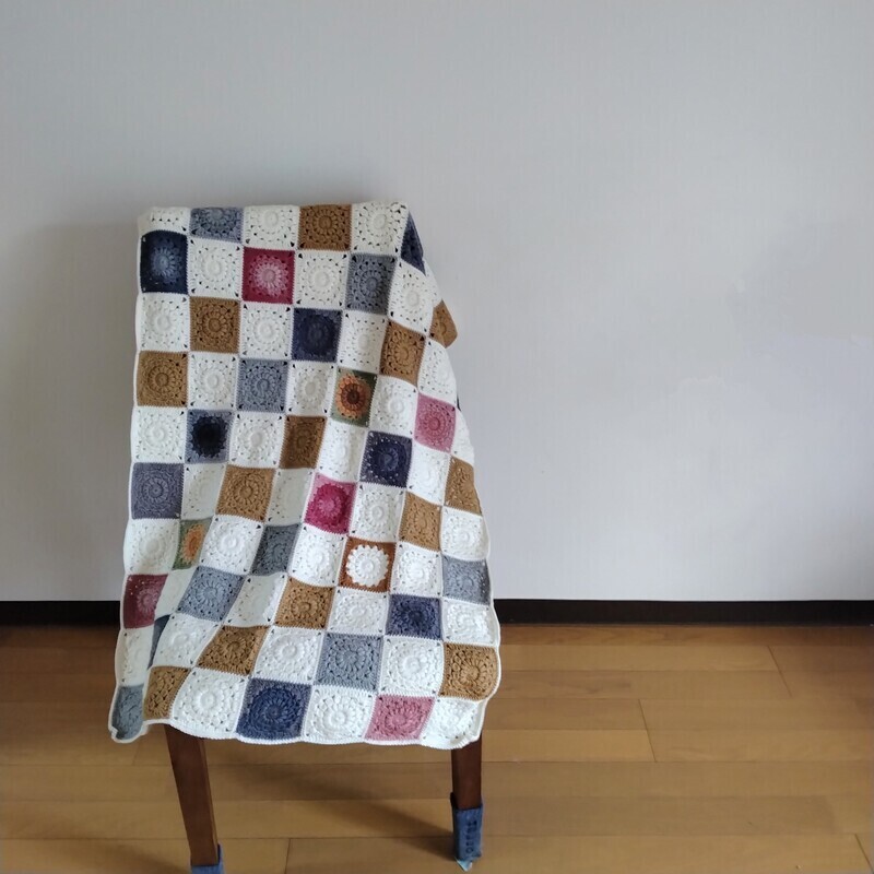 かぎ針編み】おひさまグラニースクエアのブランケットが完成しました