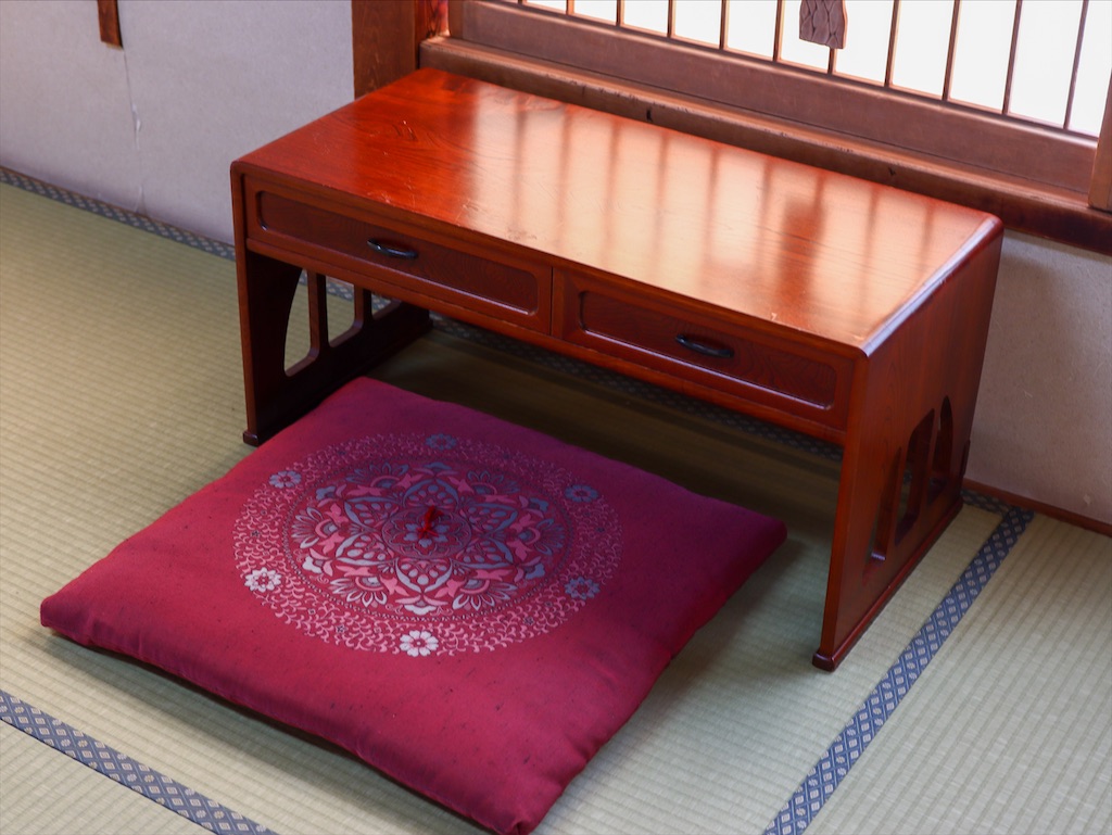 編集に缶詰にされてブログ書いたり編集部に外から見張られた話。【鳳明