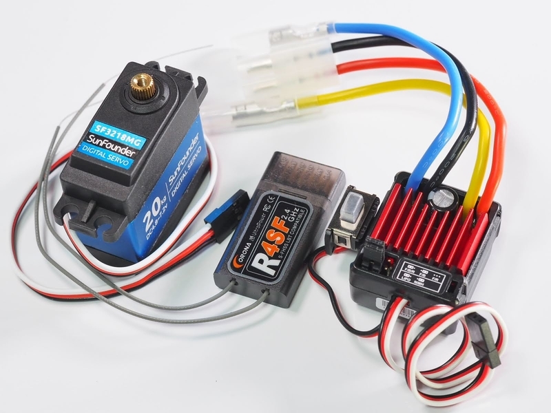 タミヤ TA-05 メカ付き(サーボ、アンプ、ポンダー、受信機、モーター