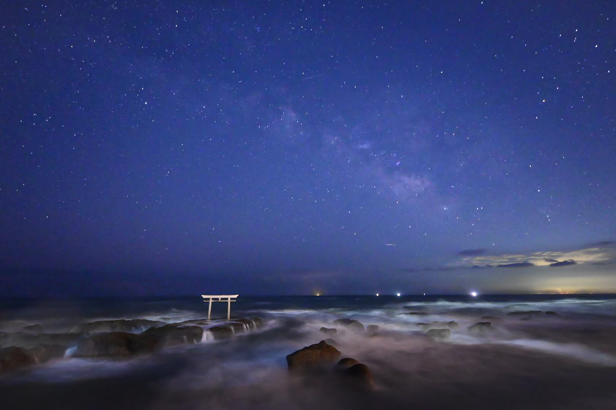 🌌神磯の鳥居と天の川😊 深夜4時～空が明るくなるまでの写真です